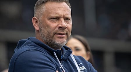 Trainer Pal Dardai von Hertha BSC kommt in das Stadion. / Foto: Andreas Gora/dpa