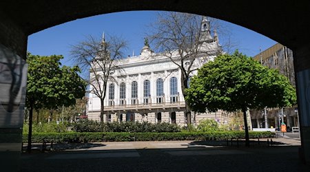 Blick auf das Theater des Westens in der Kantstraße in Charlottenburg. / Foto: Jens Kalaene/dpa-Zentralbild/ZB/Archivbild