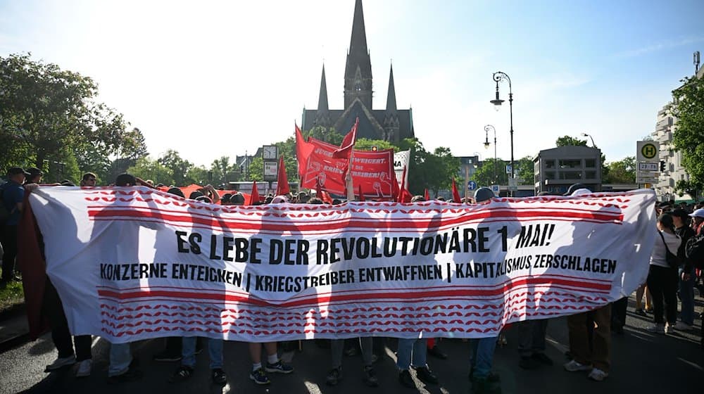 Teilnehmer der "Revolutionären 1. Mai-Demonstration". / Foto: Sebastian Gollnow/dpa