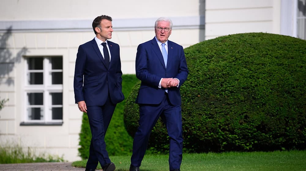 Bundespräsident Frank-Walter Steinmeier (r) und Emmanuel Macron, Präsident von Frankreich. / Foto: Bernd von Jutrczenka/dpa