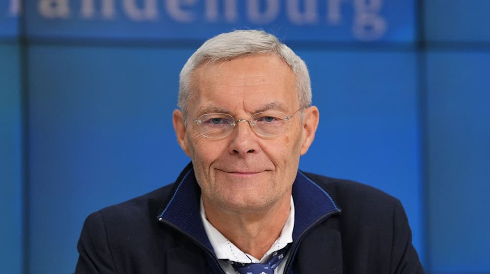 Der Brandenburger Landeswahlleiter Herbert Trimbach, aufgenommen während einer Pressekonferenz zum anstehenden Superwahljahr 2024 in Brandenburg. / Foto: Soeren Stache/dpa/Archivbild