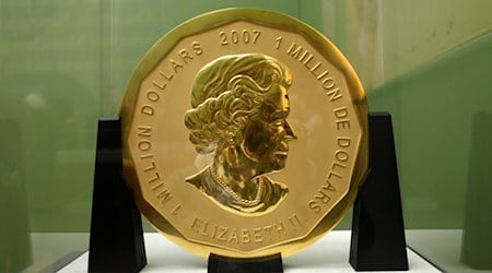 Die 100 Kilogramm schwere Goldmünze «Big Maple Leaf» im Bode-Museum. / Foto: Marcel Mettelsiefen/dpa/Archivbild