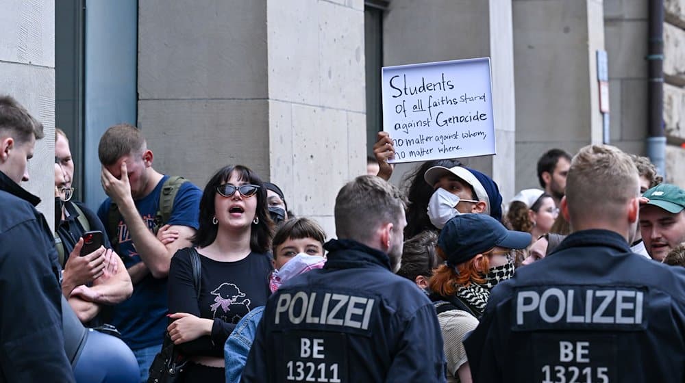 Pro-Palästinensische Demonstranten. / Foto: Soeren Stache/dpa