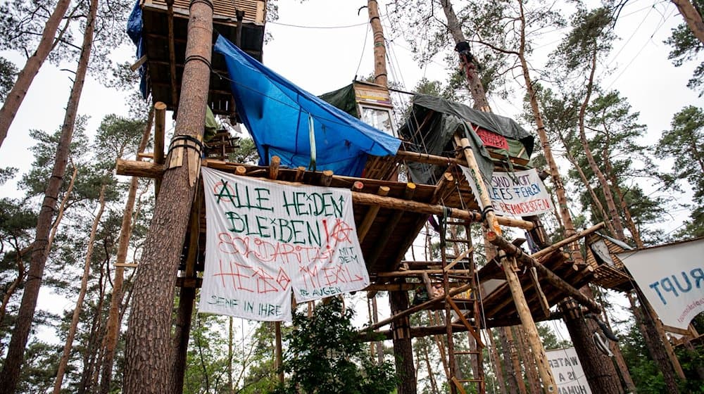 Protestcamp gegen Tesla in Grünheide darf bleiben