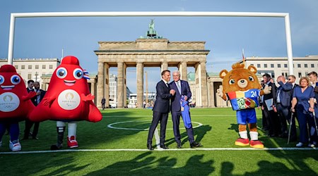 Frankreichs Präsident Emmanuel Macron (l) und Bundespräsident Frank-Walter Steinmeier. / Foto: Kay Nietfeld/dpa