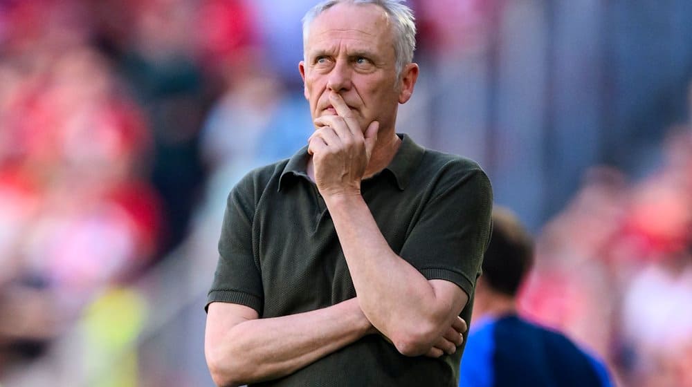 Freiburgs Trainer Christian Streich reagiert im Spiel. / Foto: Tom Weller/dpa