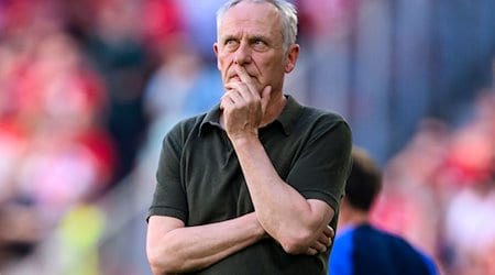 Freiburgs Trainer Christian Streich reagiert im Spiel. / Foto: Tom Weller/dpa