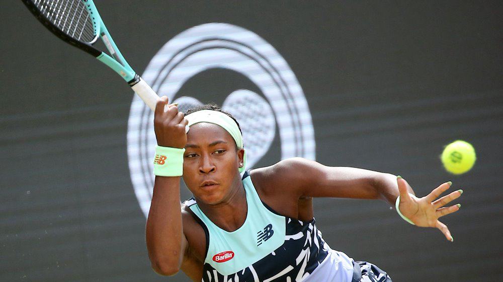 Coco Gauff spielt eine Vorhand. / Foto: Wolfgang Kumm/dpa