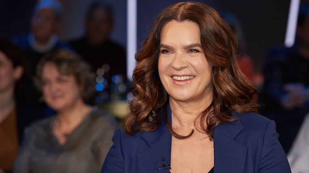 Katarina Witt bei einem Fototermin vor der Aufzeichnung der «NDR Talk Show». / Foto: Georg Wendt/dpa/Archivbild