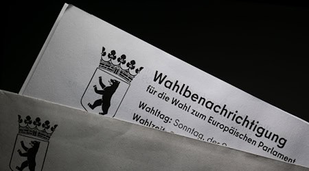 Eine Wahlbenachrichtigung für die Wahl zum Europäischen Parlament. / Foto: Sebastian Gollnow/dpa