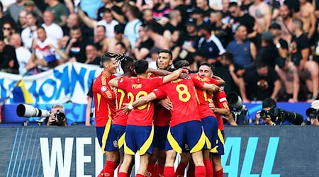 Fußball, UEFA Euro 2024, EM, Spanien - Kroatien, Vorrunde, Gruppe B, Spieltag 1, Olympiastadion Berlin, Spaniens Dani Carvajal (r) jubelt mit den Teamkollegen über seinen Treffer zum 3:0. / Foto: Andreas Gora/dpa