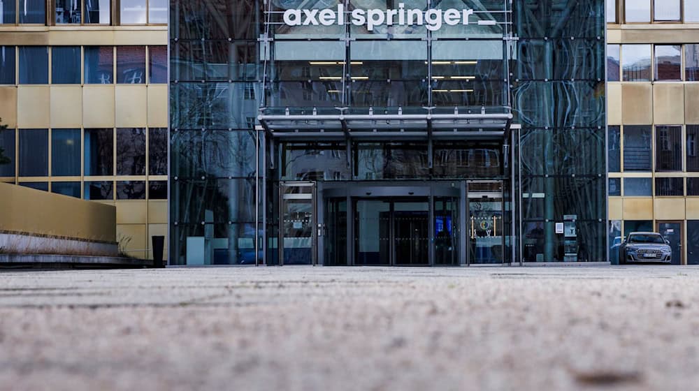 Haupteingang des Axel-Springer-Hochhauses. / Foto: Carsten Koall/dpa