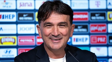 Kroatiens Trainer Zlatko Dalic spricht während einer Pressekonferenz nach der Ankunft seiner Mannschaft. / Foto: Soeren Stache/dpa