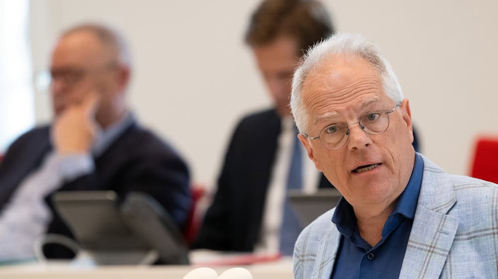 Heiner Klemp (Bündnis 90/Die Grünen) spricht im Landtag. / Foto: Soeren Stache/dpa