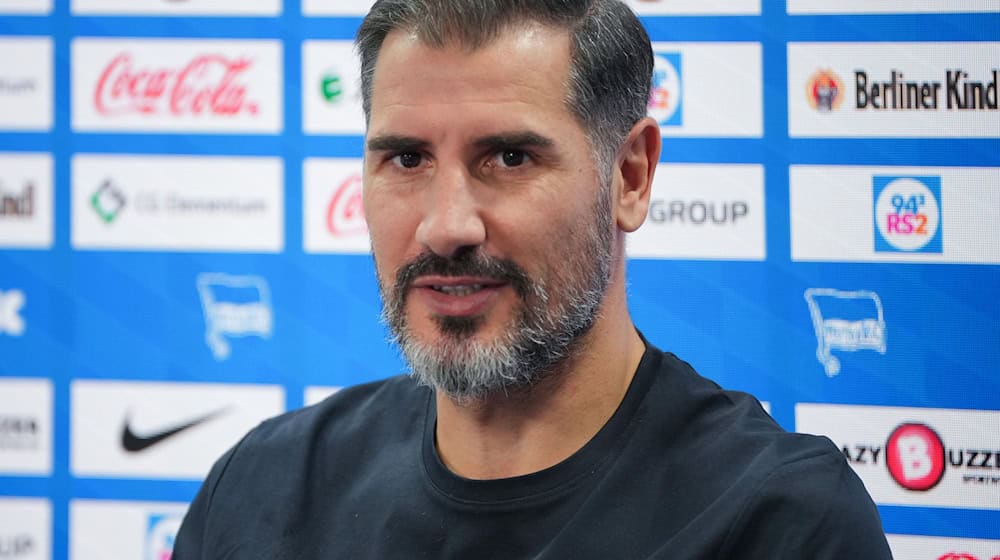 Pressekonferenz zum Saisonstart mit dem neuen Trainer Cristian Fiel. / Foto: Soeren Stache/dpa