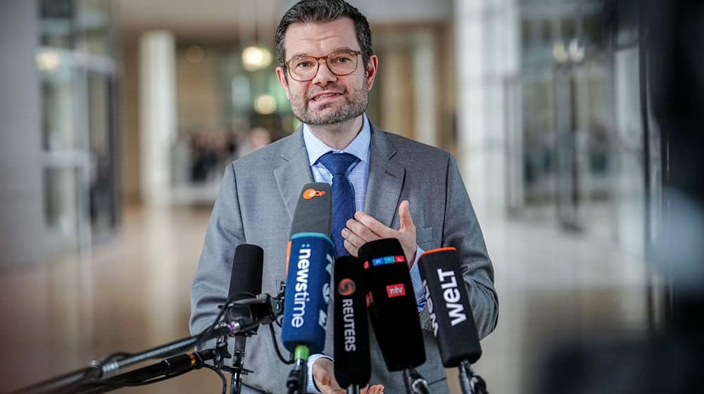 Marco Buschmann (FDP), Bundesminister der Justiz, gibt nach der Sitzung des Bundeskabinetts ein Statement. / Foto: Kay Nietfeld/dpa