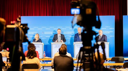 Die Innenminister und -ministerinnen nehmen an der PK zum Abschluss der Frühjahrskonferenz teil. / Foto: Christoph Soeder/dpa