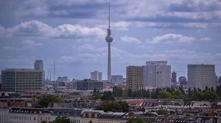 Bei der Wohnungssuche in Berlin sind oft nicht nur die Mieten ein Problem. / Foto: Monika Skolimowska/dpa/Symbolbild