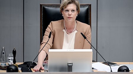 Cornelia Seibeld (CDU), Präsidentin des Abgeordnetenhauses von Berlin, leitet die 47. Plenarsitzung des Berliner Abgeordnetenhauses. / Foto: Britta Pedersen/dpa