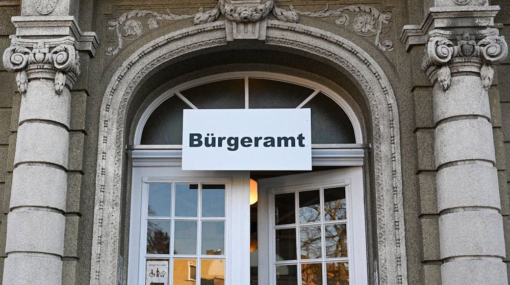Die SPD in Friedrichshain-Kreuzberg setzt sich für eine gendergerechte Bezeichnung für die Bürgerämter ein. / Foto: Jens Kalaene/dpa/Archivbild