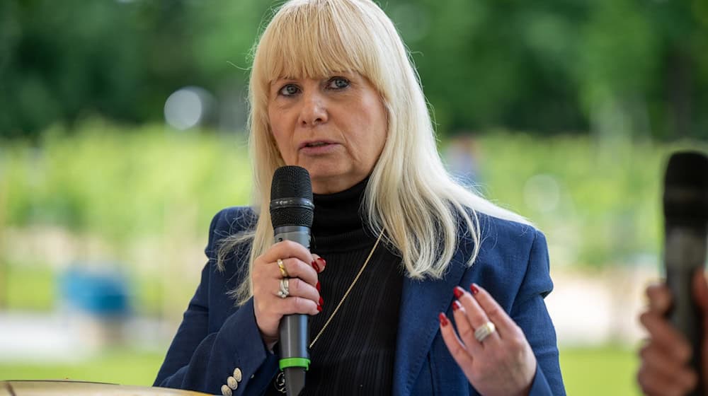 Iris Spranger (SPD), Senatorin für Inneres und Sport von Berlin, spricht bei einem Pressetermin. / Foto: Monika Skolimowska/dpa