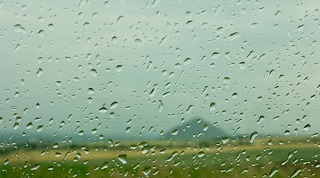 Schauer und Gewitter in Sachsen-Anhalt. / Foto: Matthias Bein/dpa