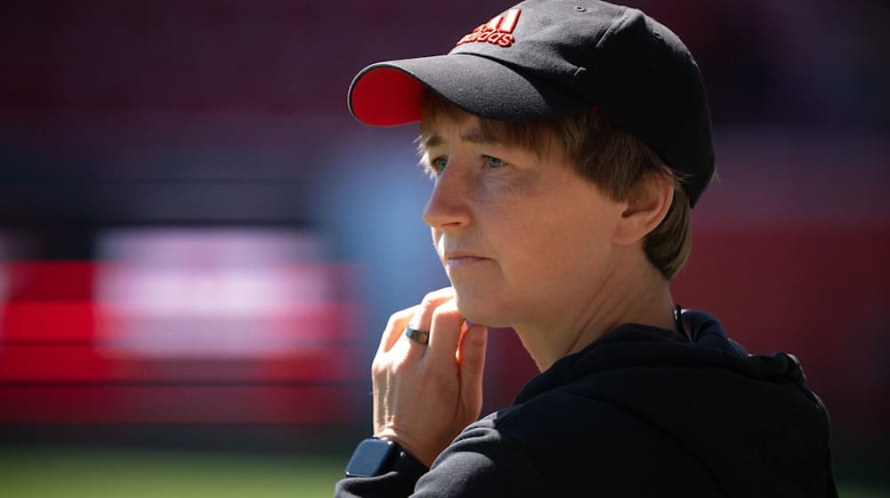 Ailien Poese, Trainerin des Frauenteams von Union Berlin. / Foto: Sebastian Christoph Gollnow/dpa