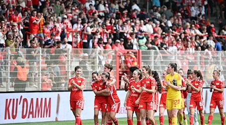 Spielerinnen von Union Berlin im Stadion An der Alten Försterei. / Foto: Sebastian Christoph Gollnow/dpa