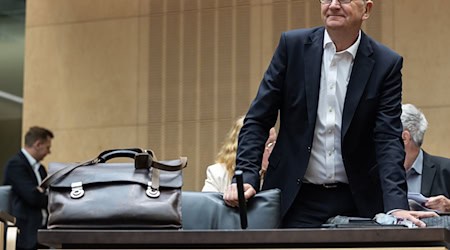 Dietmar Woidke (SPD), Ministerpräsident von Brandenburg, nimmt an der Sitzung im Bundesrat teil. / Foto: Hannes P Albert/dpa