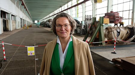 Ina Scharrenbach (CDU), Ministerin für Heimat, Kommunales, Bau und Digitalisierung von Nordrhein-Westfalen. / Foto: Henning Kaiser/dpa