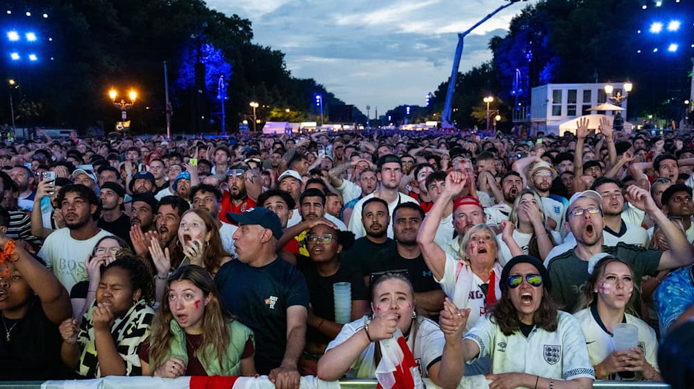 Die englischen Fans erlebten beim EM-Finale eine Achterbahn der Gefühle. / Foto: Christophe Gateau/dpa