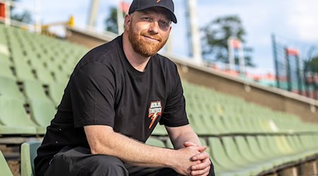 Trainer Johnny Schmuck und die Berlin Thunder verlieren gegen die Paris Musketeers.  / Foto: Andreas Gora/dpa