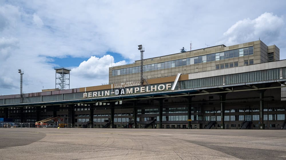 Aus Tempelhof wird DÄmpelhof / Foto: Monika Skolimowska/dpa