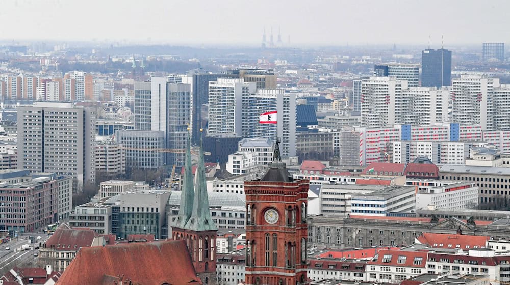 Bei der Bezirkstour des Senats soll es um Roboter und Mode gehen (Archivbild) / Foto: Jens Kalaene/dpa-Zentralbild/dpa