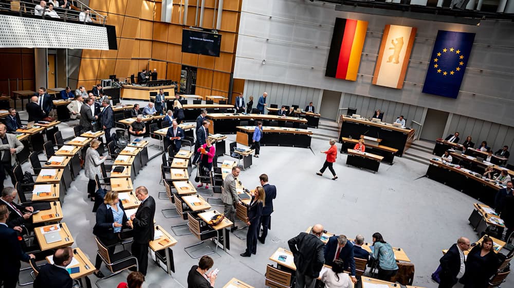 CDU und SPD im Berliner Abgeordnetenhaus sind dafür, das sogenannte Hamas-Dreieck verbieten zu lassen.  / Foto: Fabian Sommer/dpa