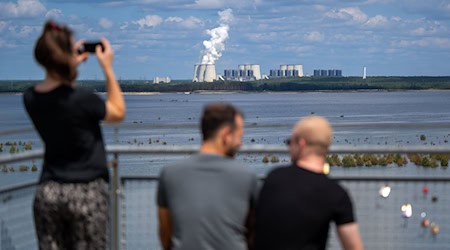 Der Cotbuser Ostsee bekommt nach längerer Zeit wieder Wasser aus der Spree. (Archiv-Foto) / Foto: Monika Skolimowska/dpa