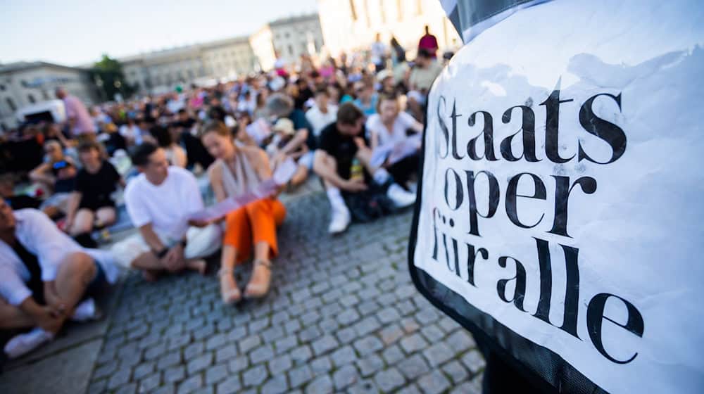 Staatsoper für alle lockt Musiktheaterfans / Foto: Christoph Soeder/dpa