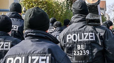 Immer wieder rückt die Polizei im Zusammenhang mit dem Clan-Milieu aus   / Foto: Jens Kalaene/dpa