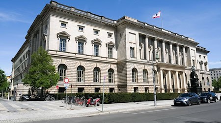 Das Abgeordnetenhaus vergibt die Louise-Schroeder-Medaille in diesem Jahr an eine frühere Pfarrerin. (Archivbild).   / Foto: Jens Kalaene/dpa-Zentralbild/ZB