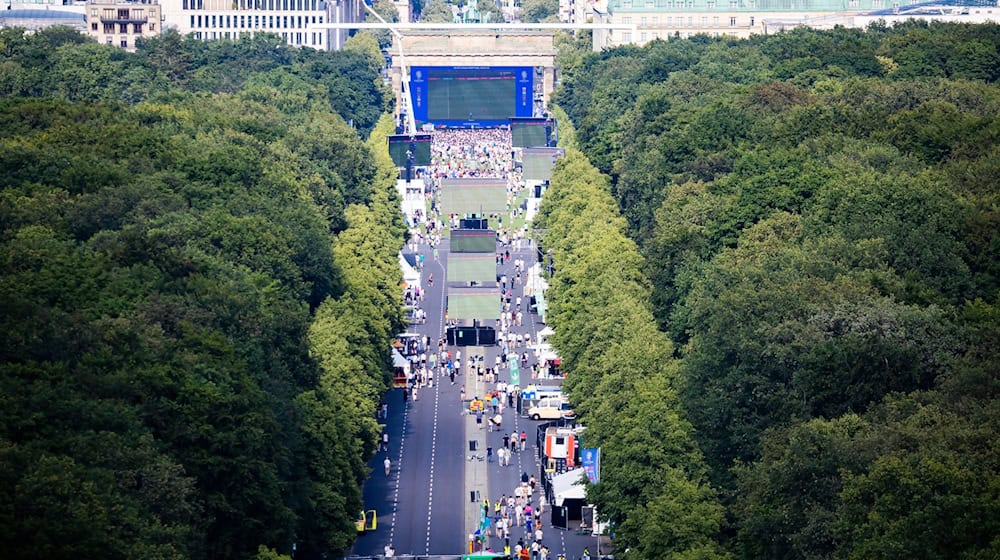 Die Fanzone am Brandenburger Tor. / Foto: Christoph Soeder/dpa