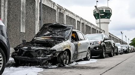 Auf dem Gelände einer Berliner Haftanstalt gab es erneut ein Feuer (Archivbild). / Foto: Jens Kalaene/dpa