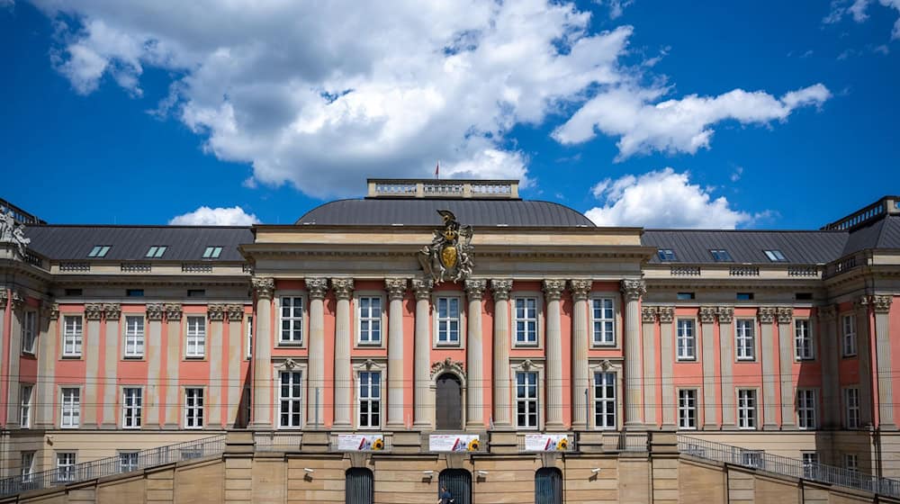 Sondersitzung im Sommer: Der Landtag kommt für den Nachtragshaushalt zusammen (Archivbild). / Foto: Monika Skolimowska/dpa