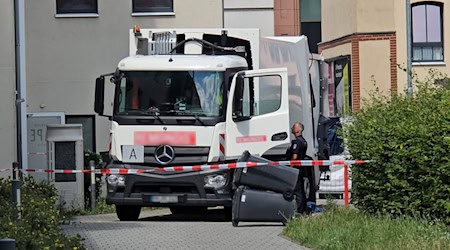 Eine Frau ist in Brandenburg an der Havel von einem Müllauto überrollt worden und gestorben / Foto: Cevin Dettlaff/dpa