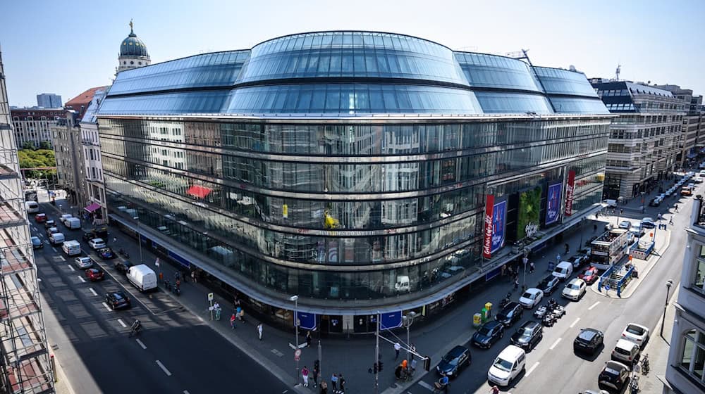 Der Glasbau wurde vom Stararchitekten Jean Nouvel entworfen. / Foto: Bernd von Jutrczenka/dpa