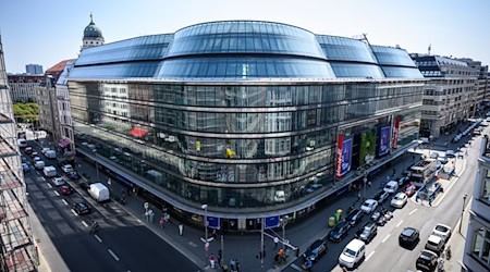 Der Glasbau wurde vom Stararchitekten Jean Nouvel entworfen. / Foto: Bernd von Jutrczenka/dpa