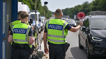 Während der Fußball-Europameisterschaft sind bei Kontrollen auch an der deutsch-polnischen Grenze etliche gesuchte Verdächtige und Schleuser festgestellt worden. / Foto: Patrick Pleul/dpa