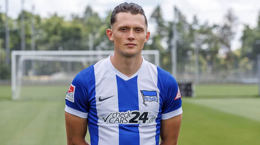 Ob Fabian Reese zu Saisonbeginn das Hertha-Trikot überstreien wird, ist derzeit fraglich / Foto: Andreas Gora/dpa