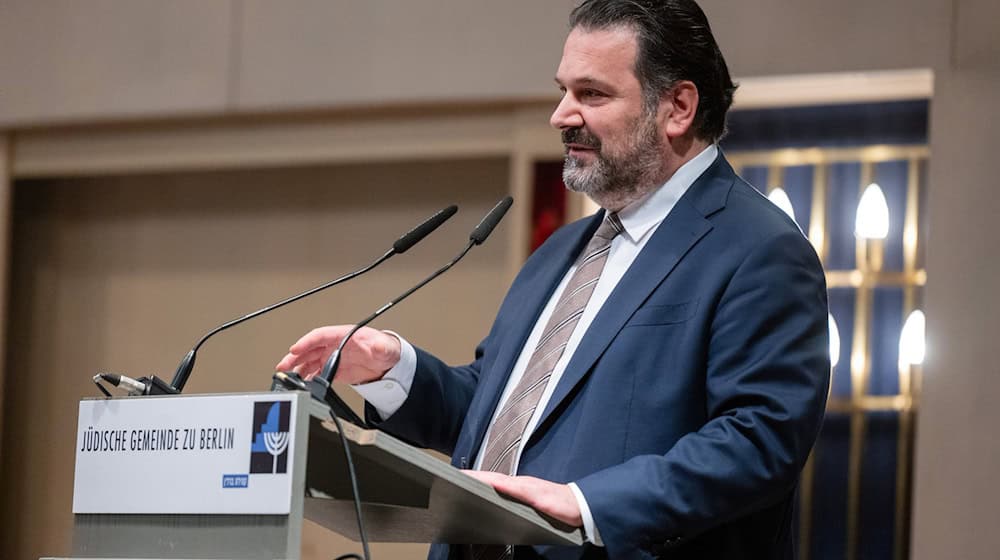 Der Berliner Gemeindechef Gideon Joffe hat seit Jahren Konflikte mit dem Zentralrat der Juden. Doch im Streit über das Abraham Geiger Kolleg in Potsdam sagt er: Lasst uns reden. (Archivbild) / Foto: Christophe Gateau/dpa