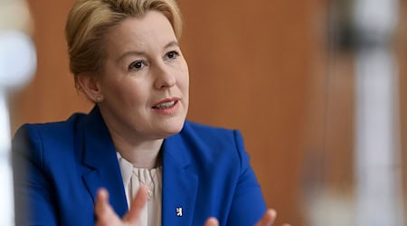 Wirtschaftssenatorin Franziska Giffey (SPD) plädiert dafür, mehr Geld in die Landeskasse zu bekommen. (Archivbild) / Foto: Jens Kalaene/dpa