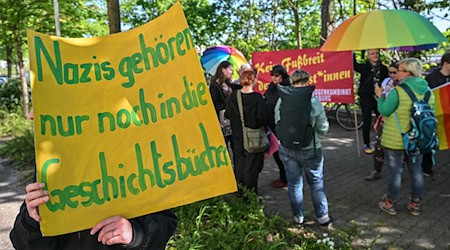 Protest in Cottbus gegen Rechtsextremismus an Schulen. (Archivbild) / Foto: Patrick Pleul/dpa